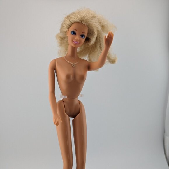 Bundle of 14 Vintage Barbie and Ken dolls - Picture 11 of 15